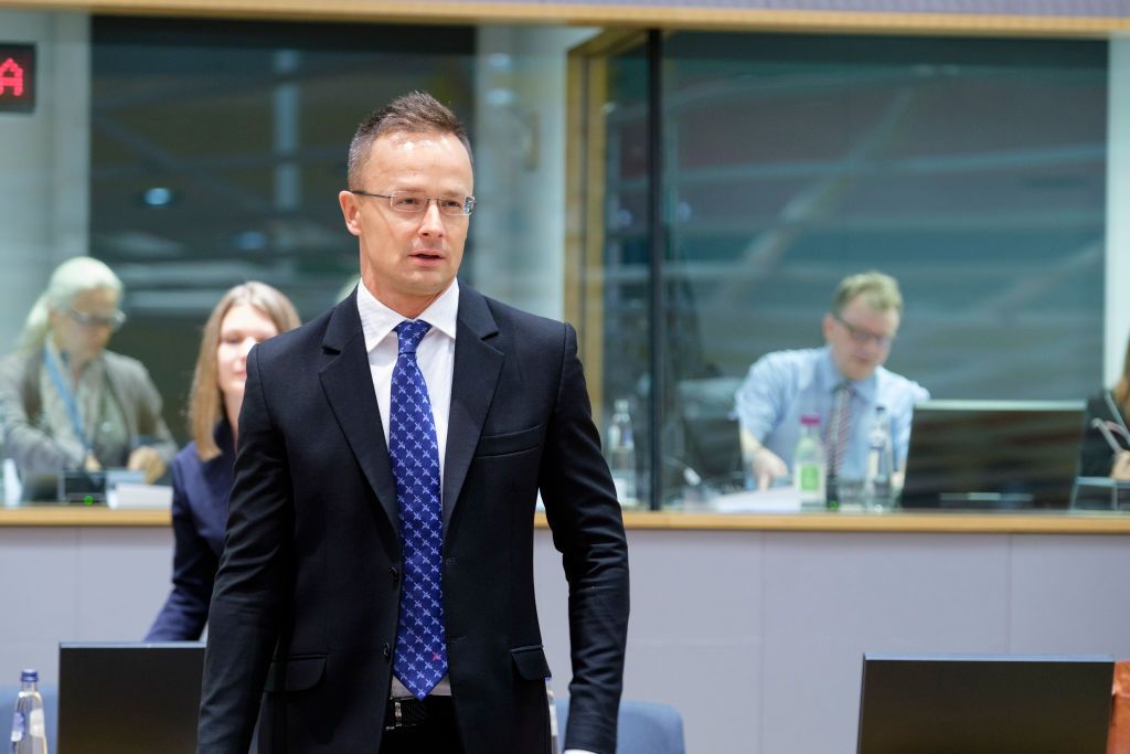 Budapest not planning to lift ban on Ukrainian grain import, Hungarian FM says