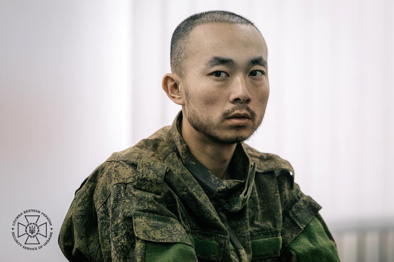 'Before I got there, I had never held a weapon' — Ukraine shows interrogation of Chinese POWs
