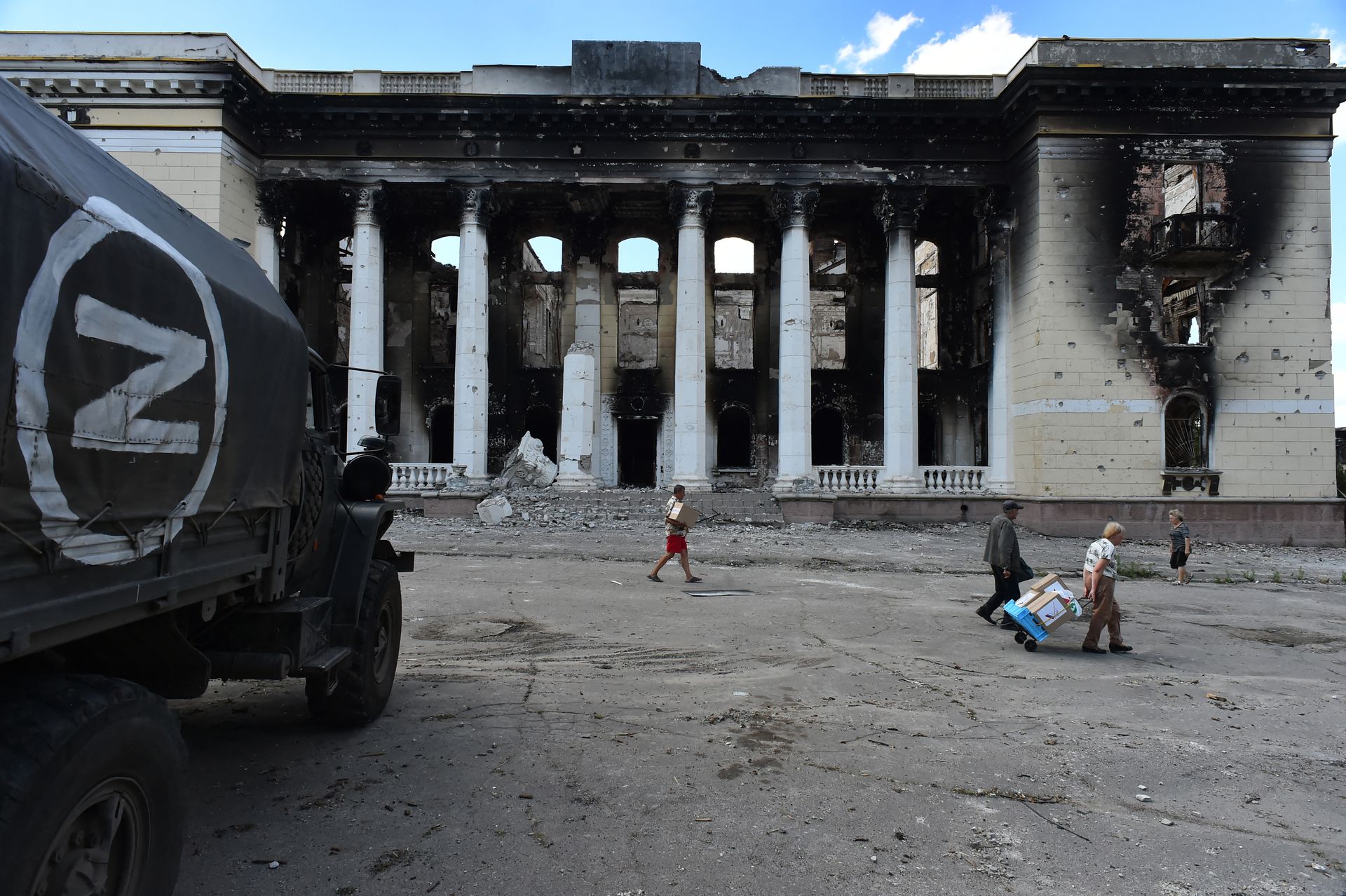 'We have not surrendered' — how Ukrainians living under Russian occupation defied Putin's 'Victory Day'
