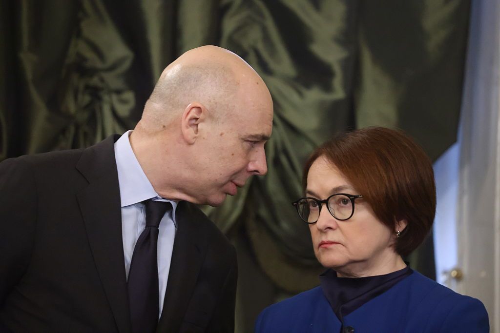 Russian Finance Minister Anton Siluanov (L) talks to Central Bank Governor Elvira Nabiullina (R)